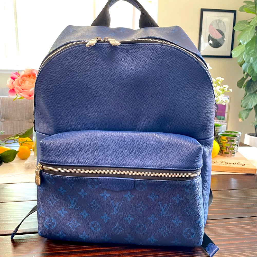 Louis Vuitton Discover Backpack PM Taiga in blue
